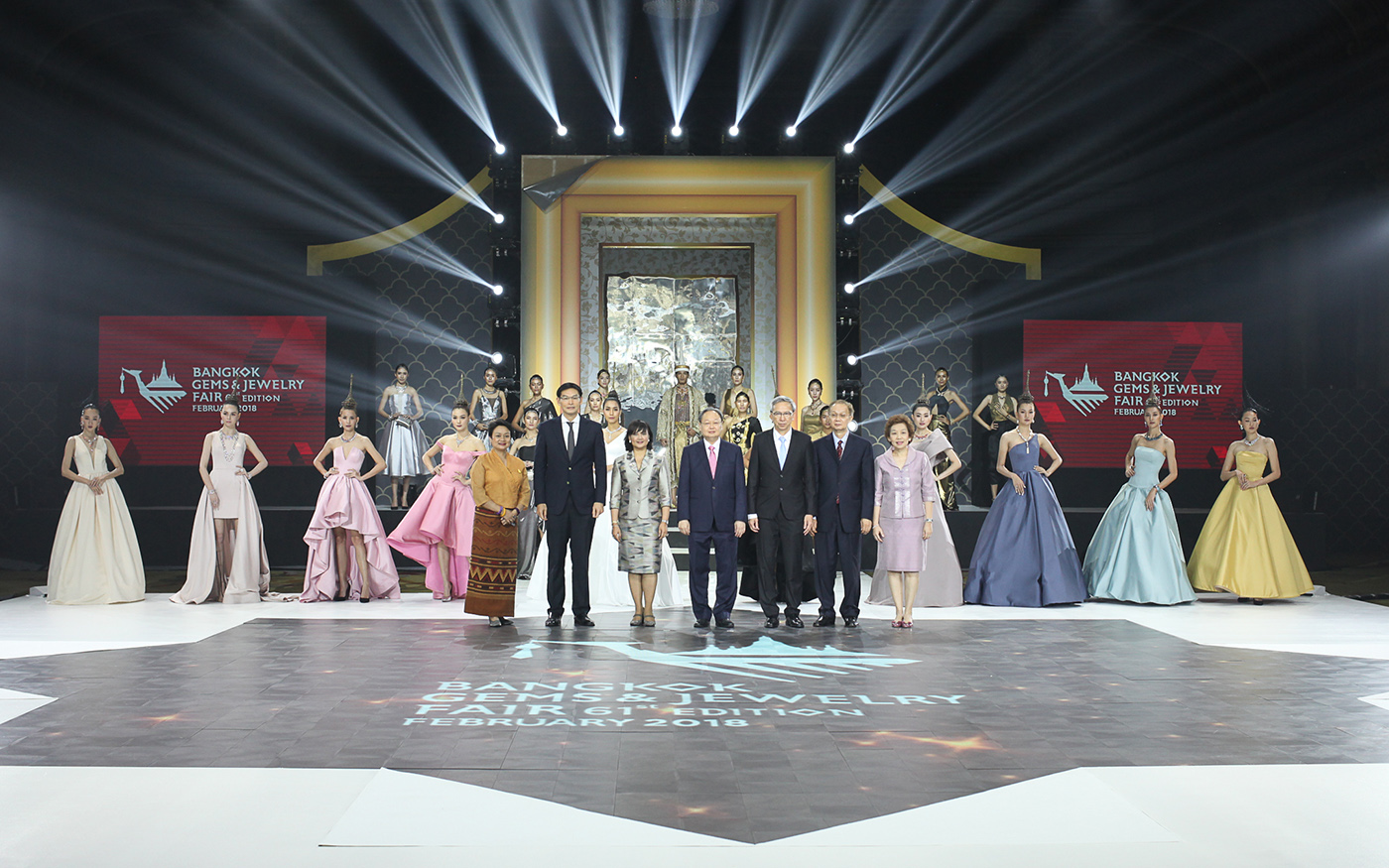 Sontirat Sontijirawong, Minister of Commerce (4th from left), Chantira Jimreivat Vivatrat,     Director-General of the Department of International Trade Promotion, Ministry of Commerce (3rd from left)